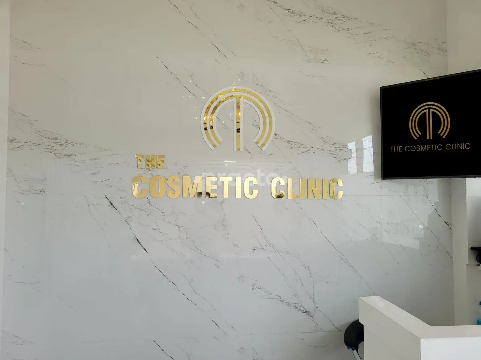 The brand name and logo on the wall of the best dentist in vashi, The Cosmetic Clinic